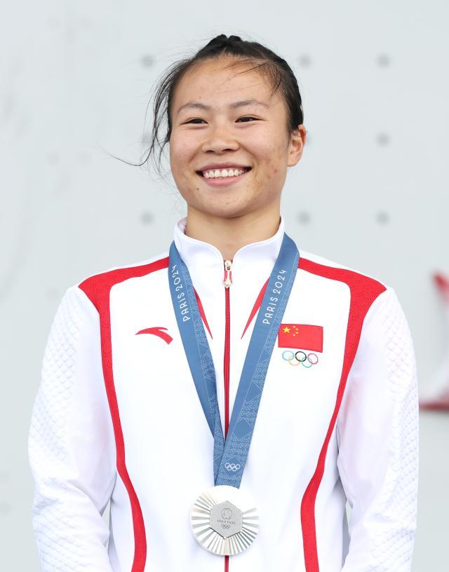 1723039749431053005.jpg 巴黎奥运会丨攀岩——女子速度赛:中国选手邓丽娟获得银牌XxjpseC010309_20240807_MVPFN0A001.jpg