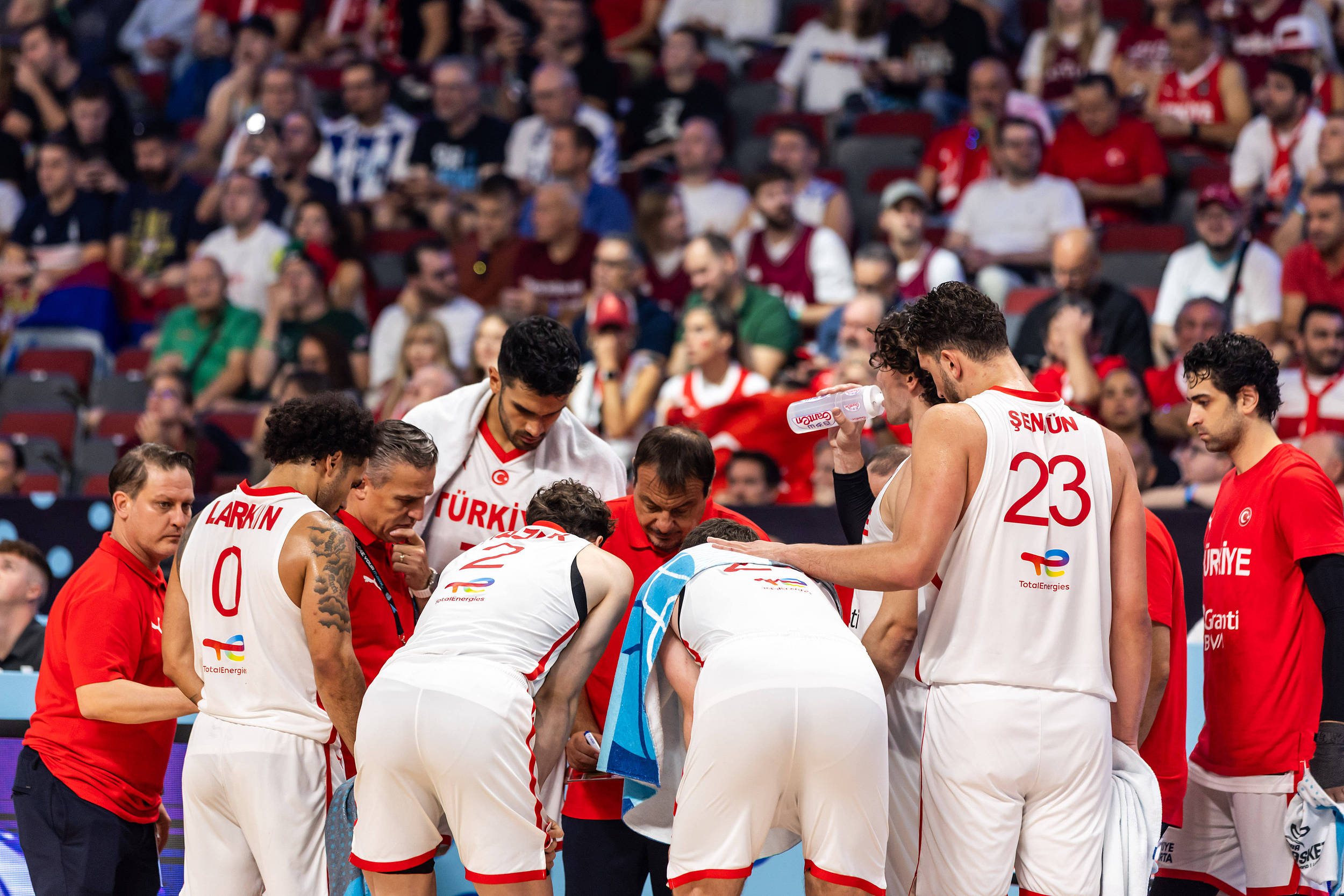 拉金:我们的团队非常有天赋,全队12个人都能上场赢得比赛